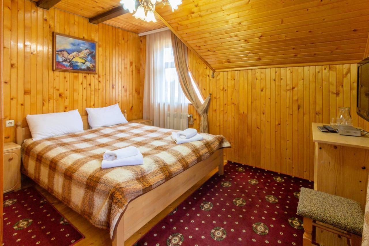 У Мар'Яни І Назара Hotell Jaremtje Exteriör bild