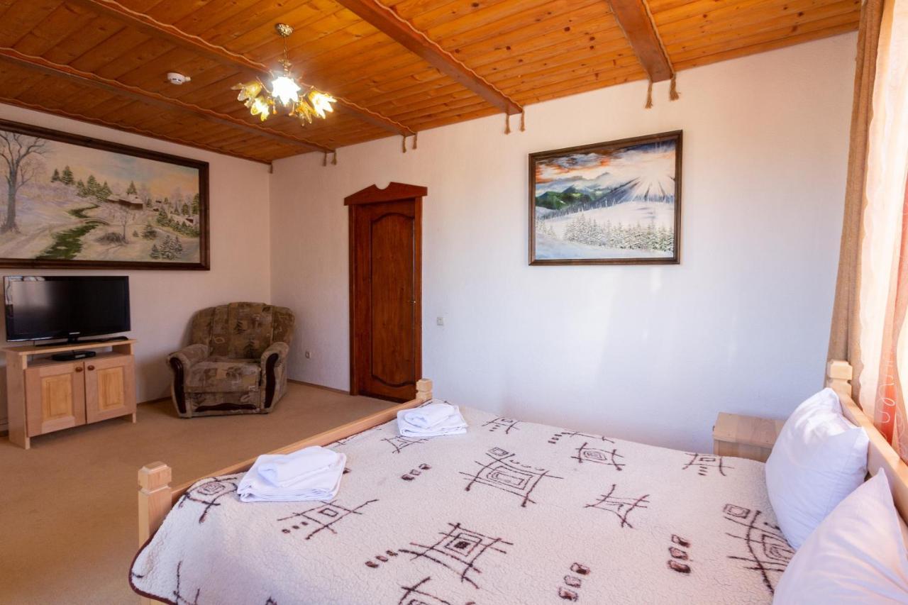У Мар'Яни І Назара Hotell Jaremtje Exteriör bild