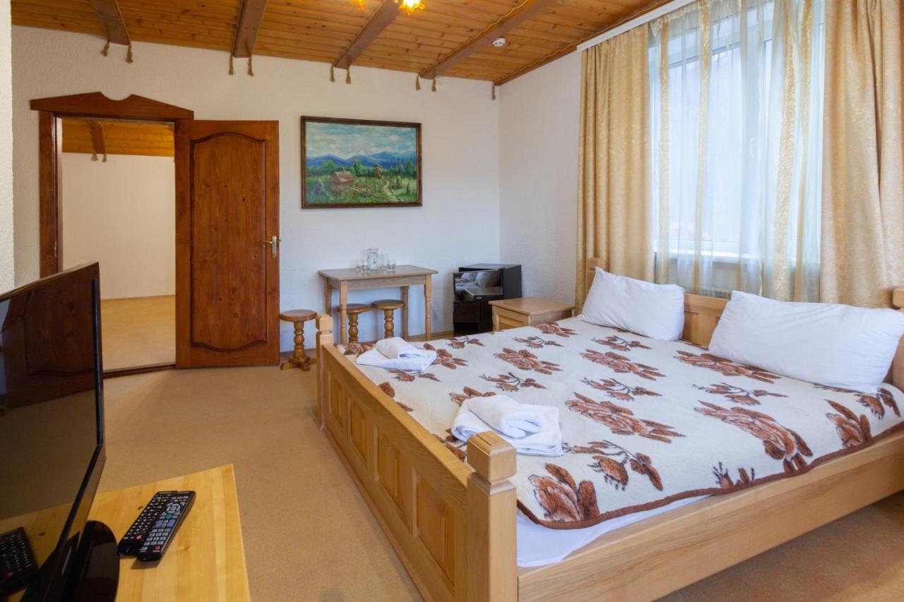 У Мар'Яни І Назара Hotell Jaremtje Exteriör bild