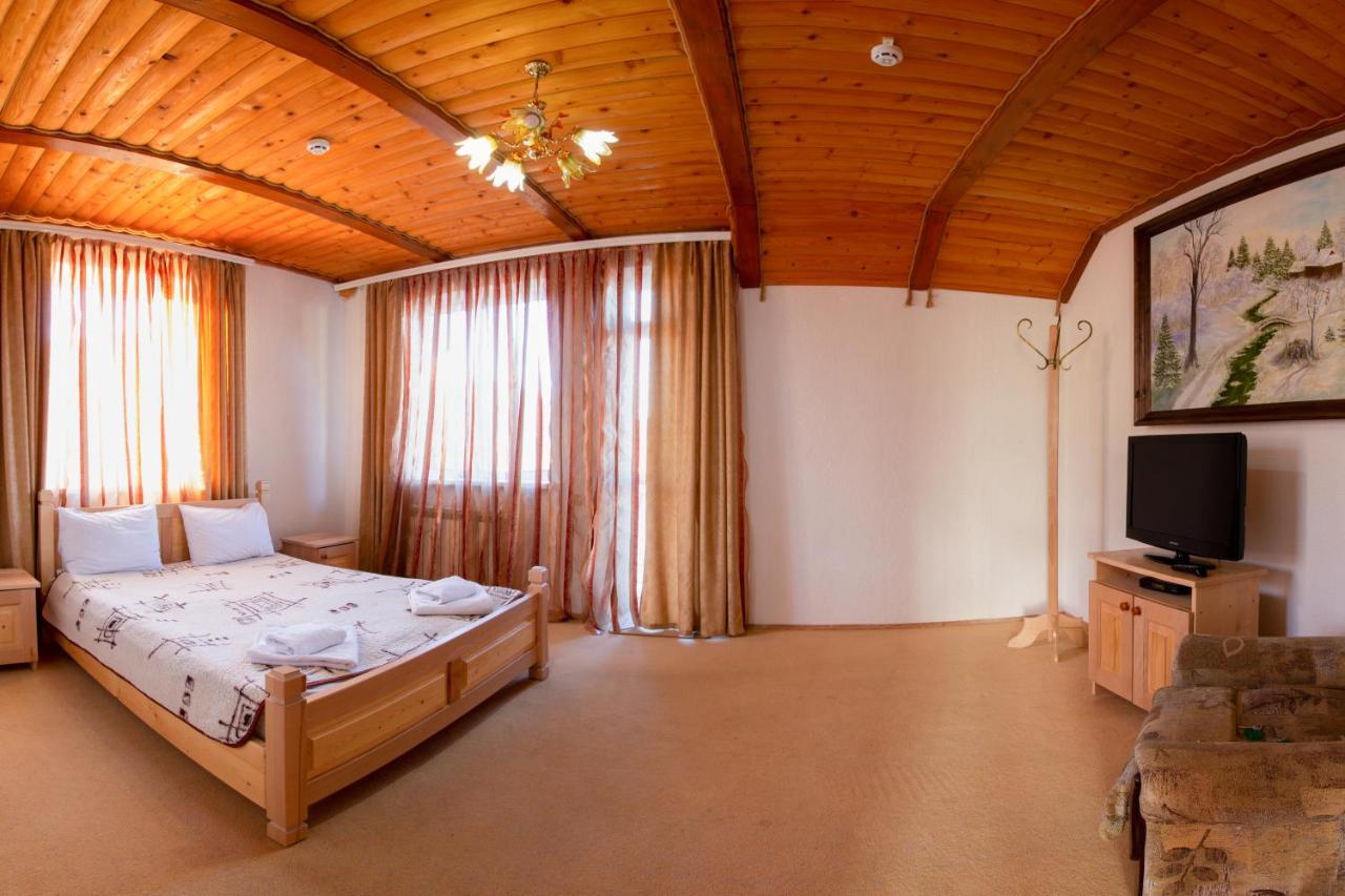 У Мар'Яни І Назара Hotell Jaremtje Exteriör bild
