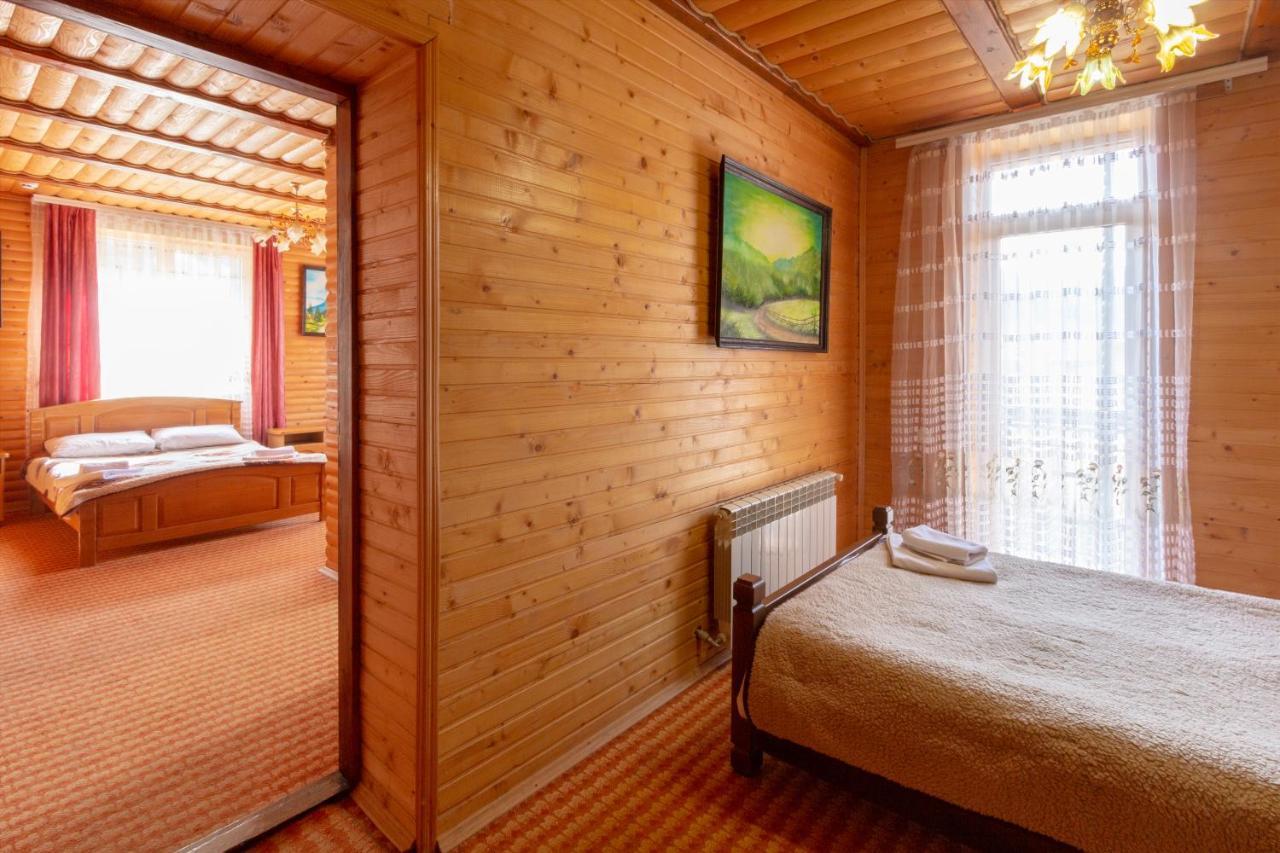У Мар'Яни І Назара Hotell Jaremtje Exteriör bild