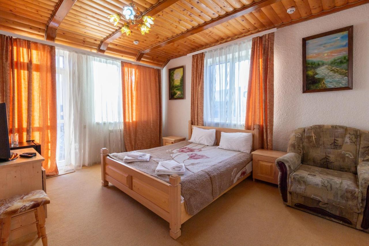 У Мар'Яни І Назара Hotell Jaremtje Exteriör bild