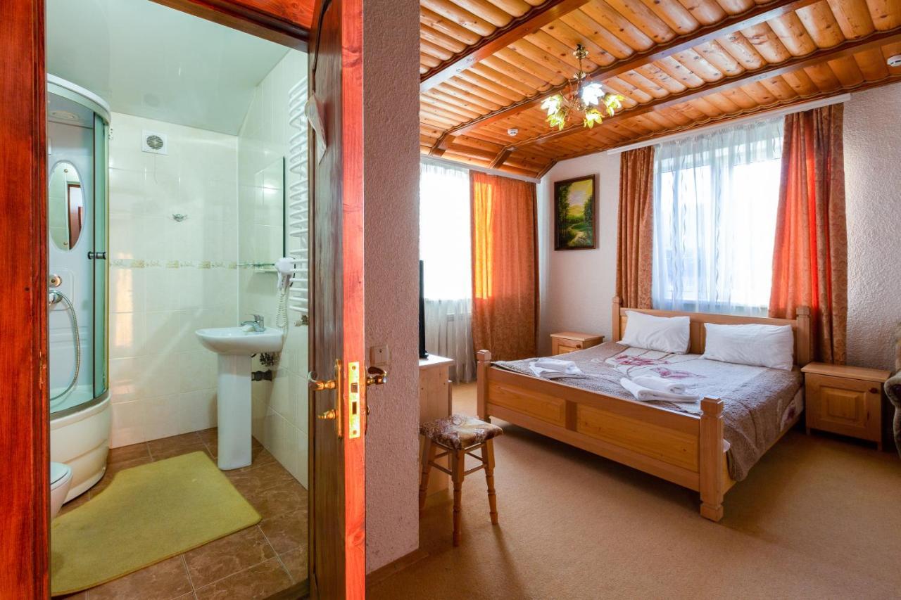 У Мар'Яни І Назара Hotell Jaremtje Exteriör bild