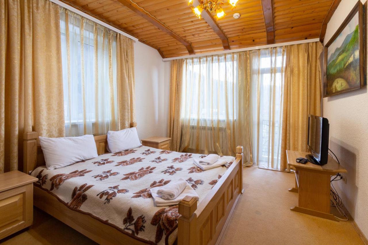 У Мар'Яни І Назара Hotell Jaremtje Exteriör bild
